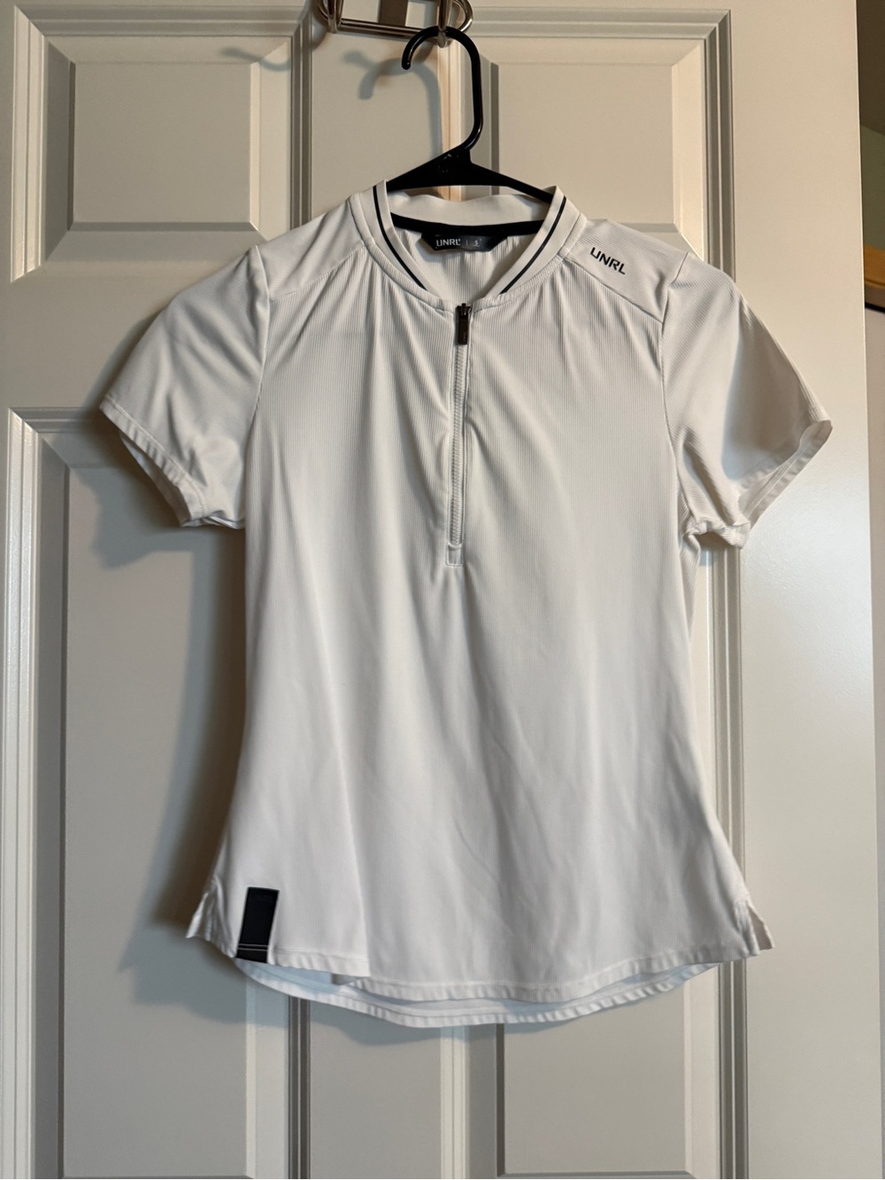 UNRL Women's White Short-Sleeve Zip Performance Tee